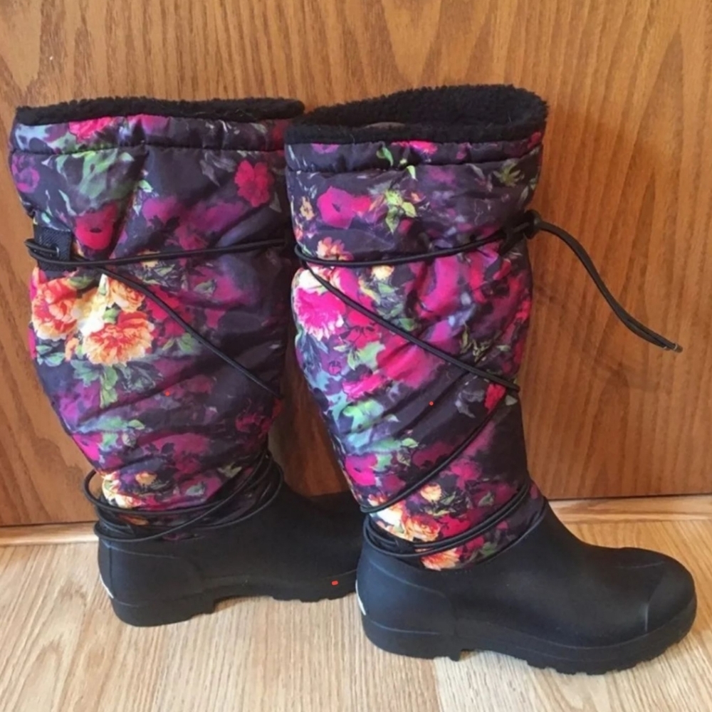 Brand New Women's Size 8 Floral Snow or Rain Boots